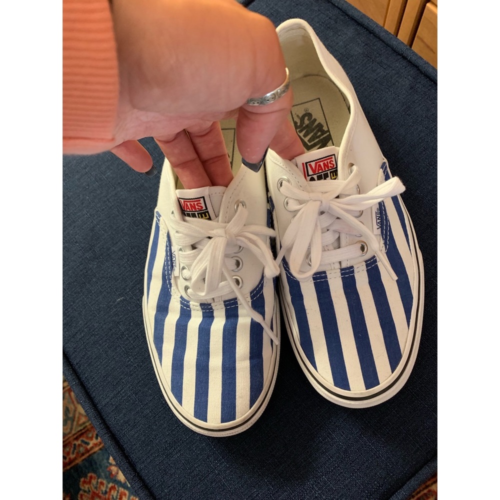 Super cute vans!